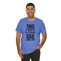 This Is What an Awesome Dad Looks Like - T-Shirt