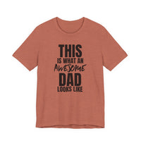 This Is What an Awesome Dad Looks Like - T-Shirt