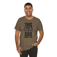 This Is What an Awesome Dad Looks Like - T-Shirt