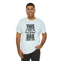 This Is What an Awesome Dad Looks Like - T-Shirt