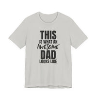 This Is What an Awesome Dad Looks Like - T-Shirt