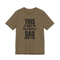 This Is What an Awesome Dad Looks Like - T-Shirt
