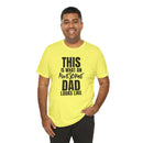 This Is What an Awesome Dad Looks Like - T-Shirt