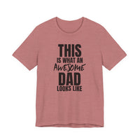 This Is What an Awesome Dad Looks Like - T-Shirt