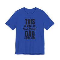 This Is What an Awesome Dad Looks Like - T-Shirt