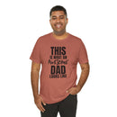 This Is What an Awesome Dad Looks Like - T-Shirt