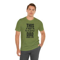 This Is What an Awesome Dad Looks Like - T-Shirt
