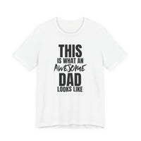 This Is What an Awesome Dad Looks Like - T-Shirt